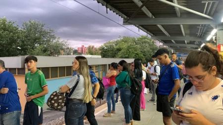 Usuários relatam que estação do Calafate ficou lotada, especialmente com torcedores que seguem para o jogo do Cruzeiro e Atlético