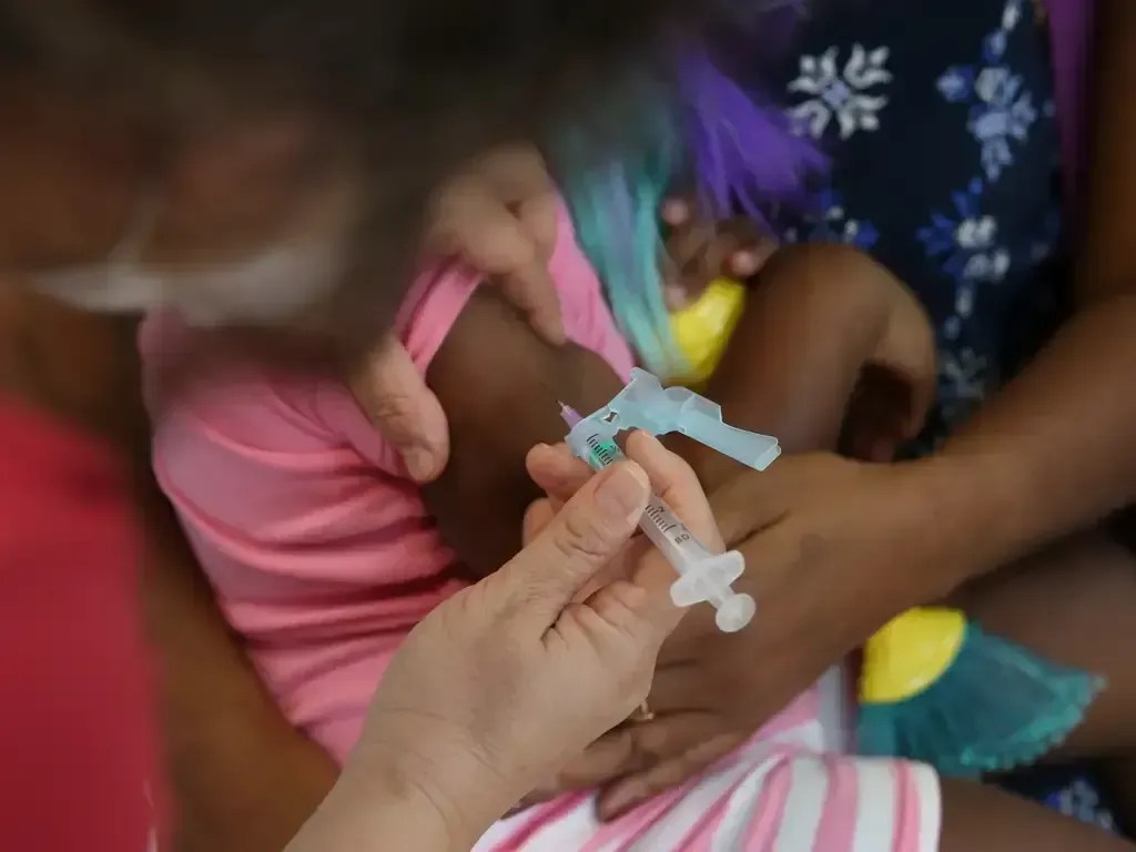 Escolas municipais de BH terão aplicação de vacinas contra a gripe nesta terça-feira (27)