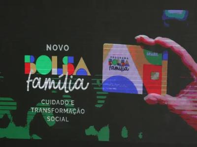 Detalhe do novo cartão do Bolsa Família, durante Cerimônia de lançamento do Novo Bolsa Família