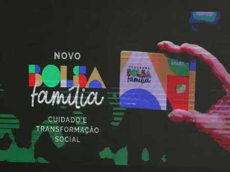 Detalhe do novo cartão do Bolsa Família, durante Cerimônia de lançamento do Novo Bolsa Família