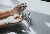 Belo Horizonte recebe 20 mil doses de vacina contra covid-19; veja público-alvo