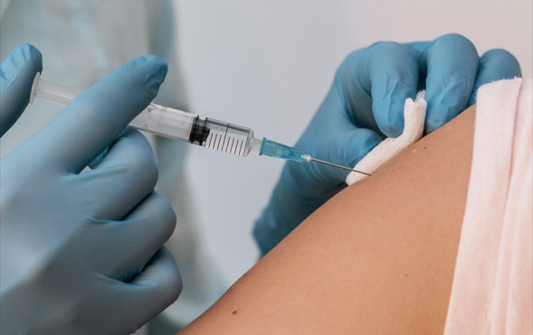Vacinas contra covid-19 serão enviadas até terça para todo o Brasil