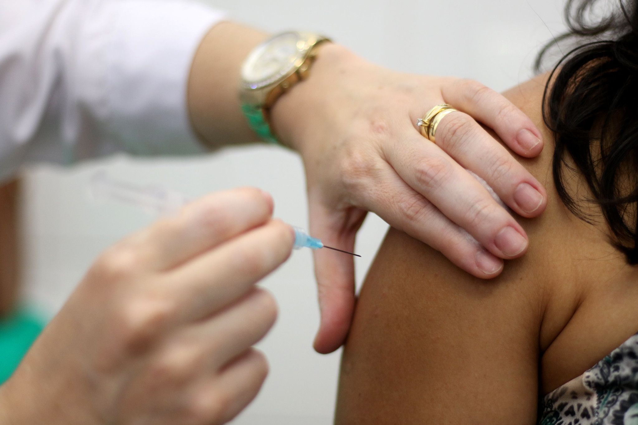 Ministério da Saúde libera 75 mil doses de vacina contra a dengue para Minas Gerais; veja lista