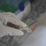 Calixcoca: saiba como funciona vacina premiada da UFMG contra vício em crack e cocaína  