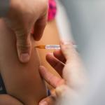 Brasil recebe primeiras doses da vacina contra a dengue, e Saúde define distribuição nos próximos dias