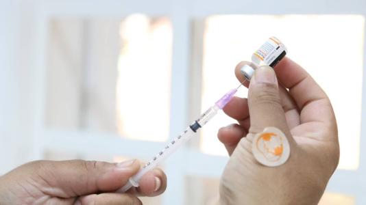 Vacinação contra a Covid-19 terá aplicação anual, começando ainda neste primeiro trimestre