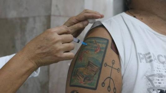Vacinação é a principal forma de prevenir covid-19 e suas complicações