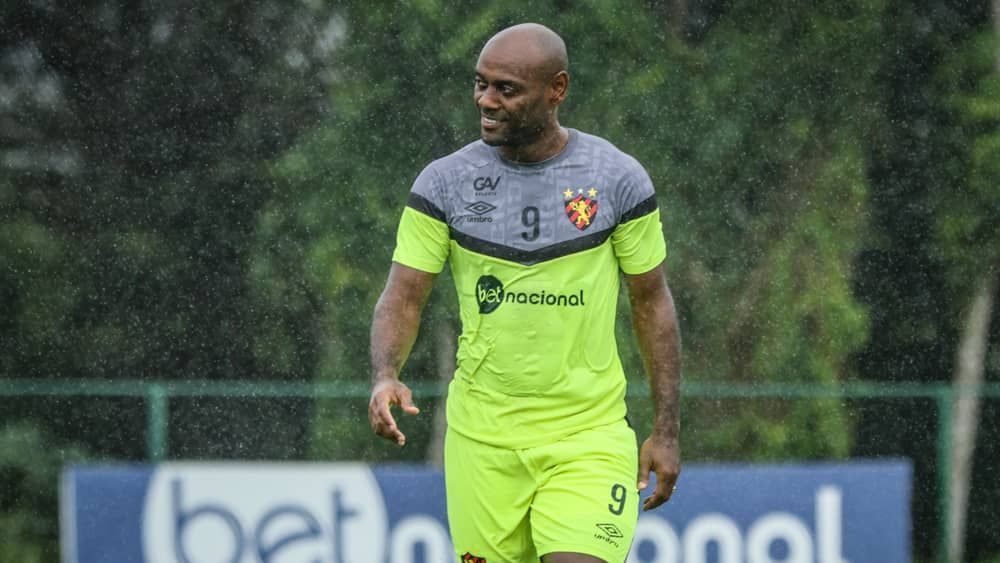 Vagner Love sofre lesão na coxa e não deve mais vestir a camisa do Sport