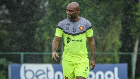 Vagner Love, atacante agora ex-Sport