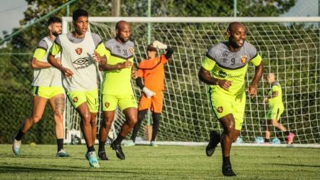 Vagner Love deverá ser mantido no time titular do Sport