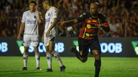 Vagner Love é o artilheiro da Série B com cinco gols