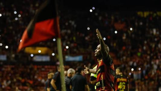 Vagner Love foi eleito o craque da rodada
