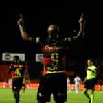 Vagner Love decide, Sport vence o Vila Nova e retorna ao G4 da Série B