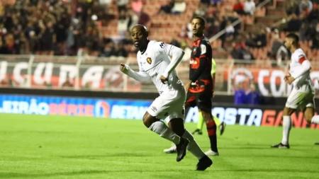 Vagner Love marcou o gol fo Sport no empate com o Itanuao