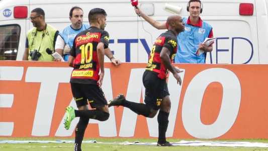 Vagner Love marcou o primeiro gol na final deste sábado contra o Retrô