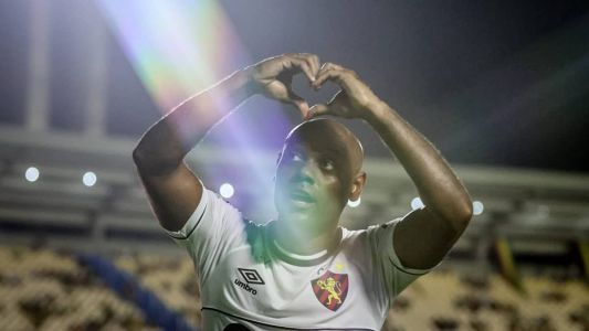 Vagner Love marcou o gol da vitória do Sport no Castelão