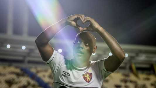 Vagner Love marcou o gol da vitória do Sport no Castelão