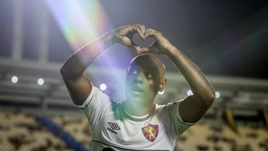 Vagner Love marcou o gol da vitória do Sport no Castelão