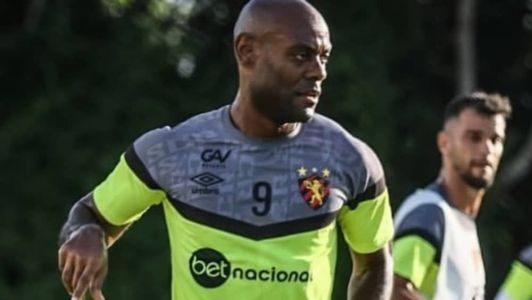Vagner Love se pronunciou após ser hostilizado