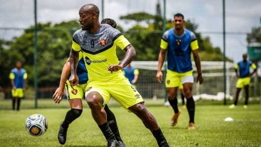 Vagner Love vai enfrentar o São Paulo pelo Leão