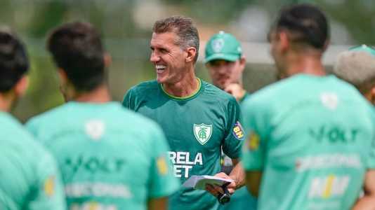Vagner Mancini comandou atividade no CT Lanna Drumond nesta sexta-feira (13)