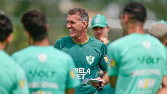 Vagner Mancini comandou atividade no CT Lanna Drumond nesta sexta-feira (13)
