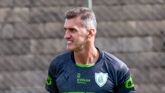 Vagner Mancini durante treinamento no América