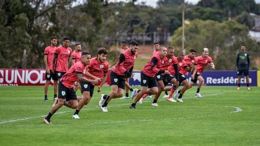 Vagner Mancini relacionou 23 jogadores para jogo contra Palmeiras