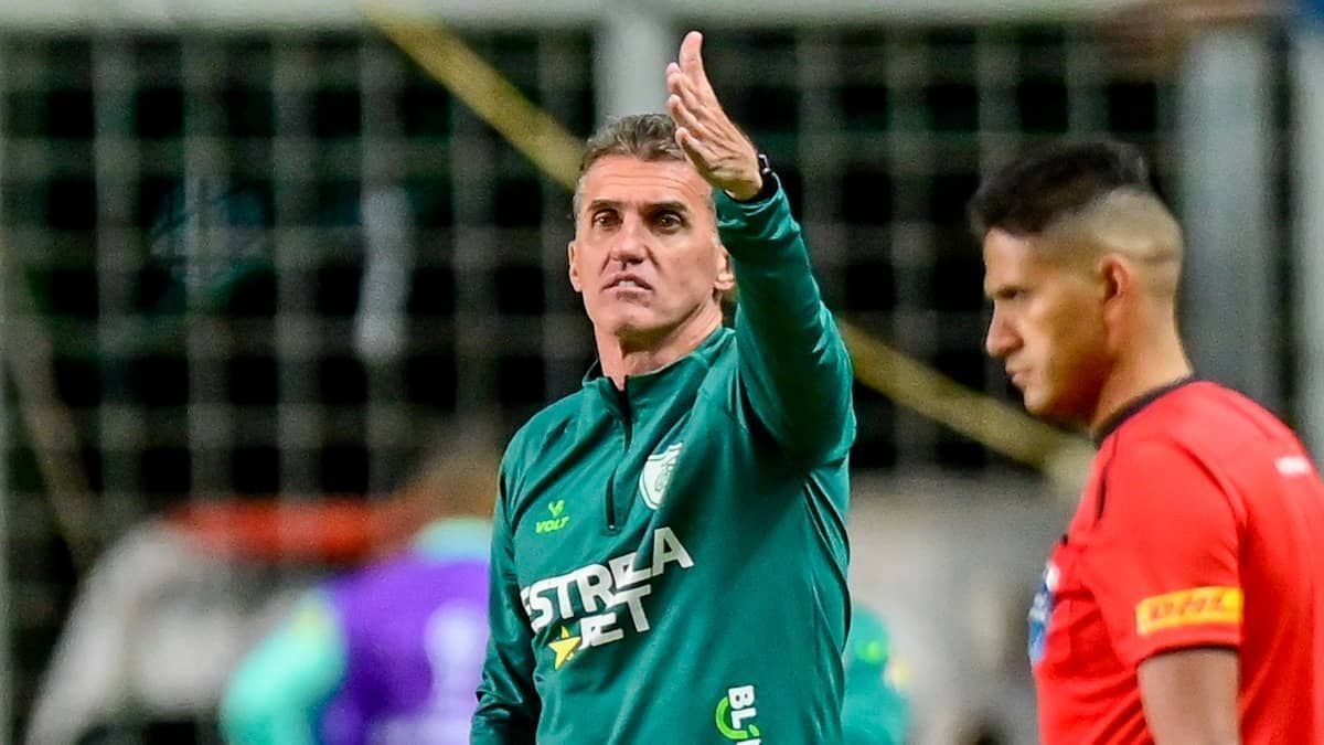 Mancini define América com novidades para duelo com Grêmio; veja escalações