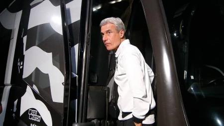 Vai ou fica? Luís Castro tem oferta para deixar o Botafogo e assumir o Al Nassr, da Arábia Saudita