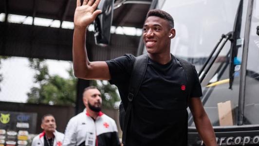 Vaiado, Léo deve perder a vaga de titular no Vasco