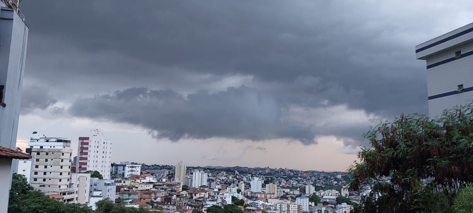 Natal com chuva? Alerta do Inmet abrange BH e outras 800 cidades de Minas