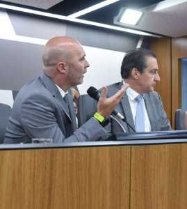 Gustavo Valadares e João Magalhães durante reunião na Assembleia de Minas