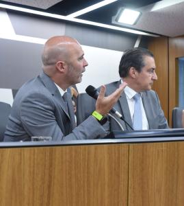 Gustavo Valadares e João Magalhães durante reunião na Assembleia de Minas