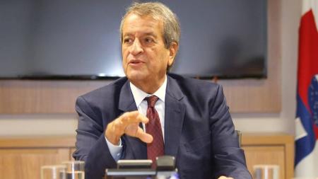 Valdemar Costa Neto quer evitar crise no PL após foto de deputado 'fazendo o L'