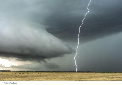 O gerente de futebol do Cruzeiro, Valdir Barbosa, anunciou neste domingo seu desligamento do clube. Ele aceitou uma proposta do Coritiba e vai assumir a mesma função no clube paranaense. Em entrevista coletiva, Valdir disse que a recente chegada do