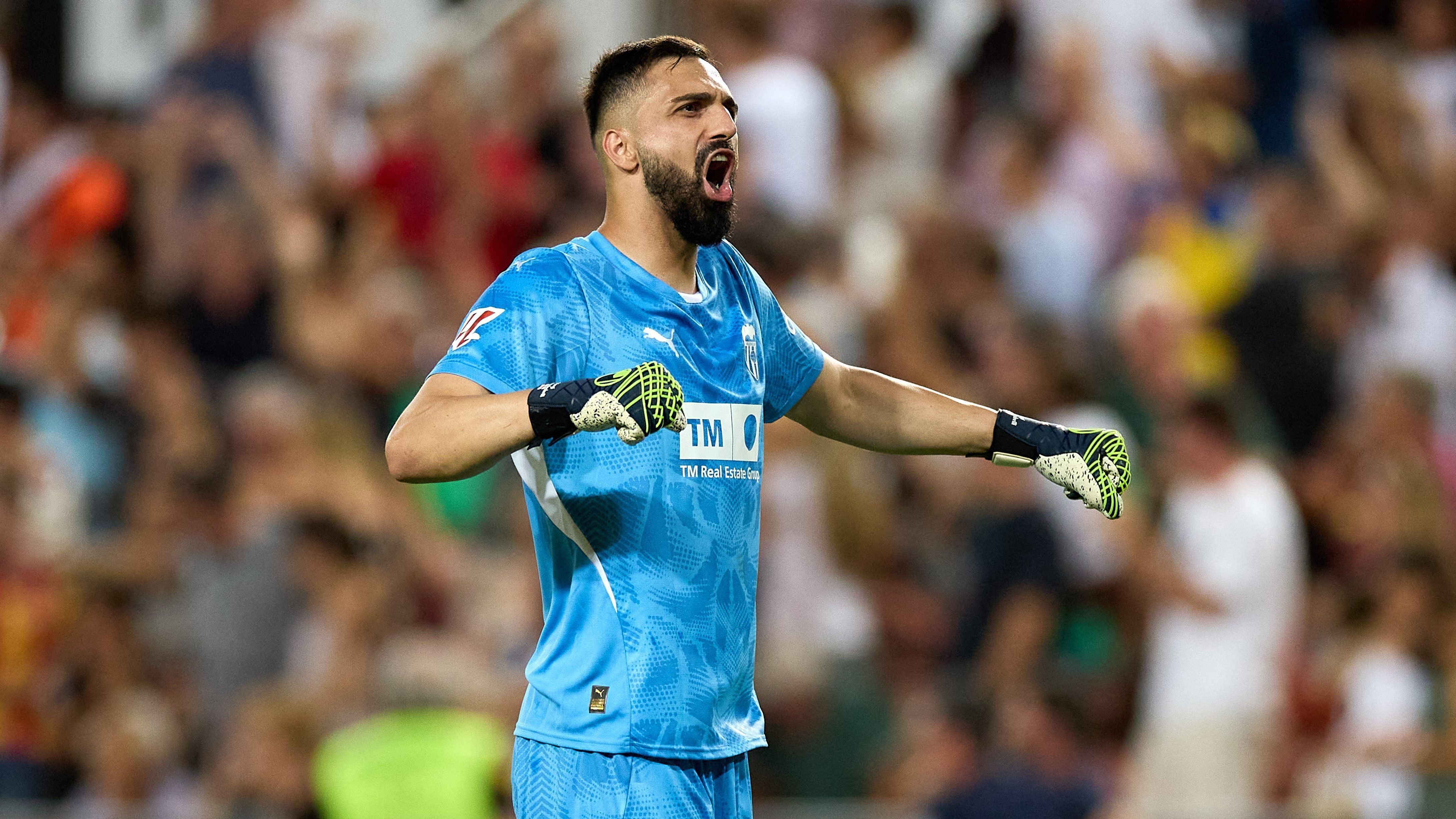 Liverpool anuncia a contratação de goleiro do Valencia para 'substituir' Alisson