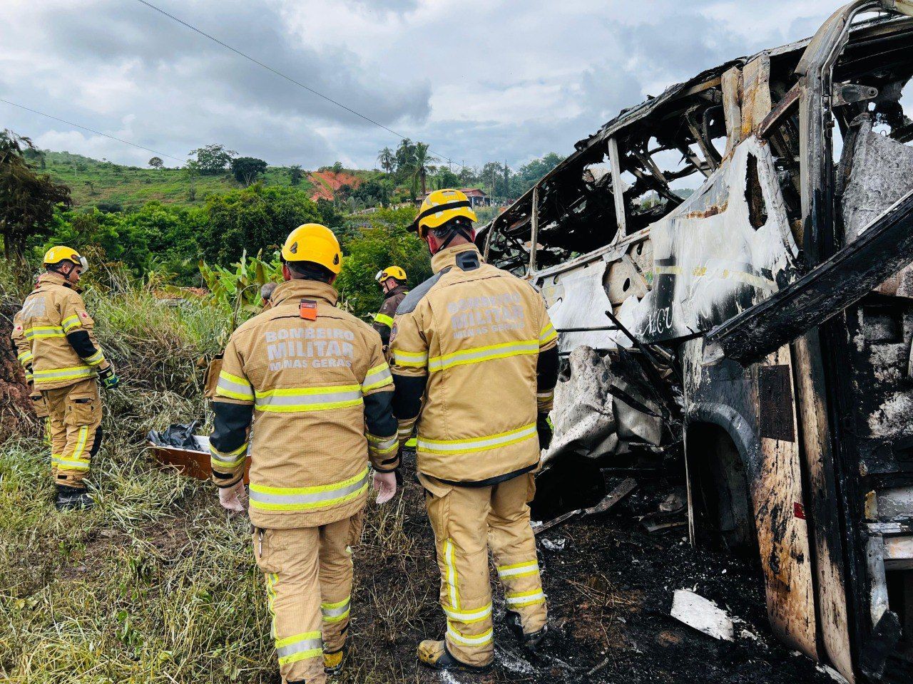 Tragédia no Vale do Mucuri: Bombeiros encerram trabalho e falam em ao menos 32 mortes