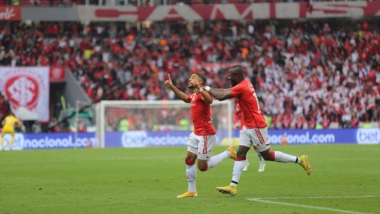 Valencia abriu o placar e Wanderson marcou o segundo no clássico