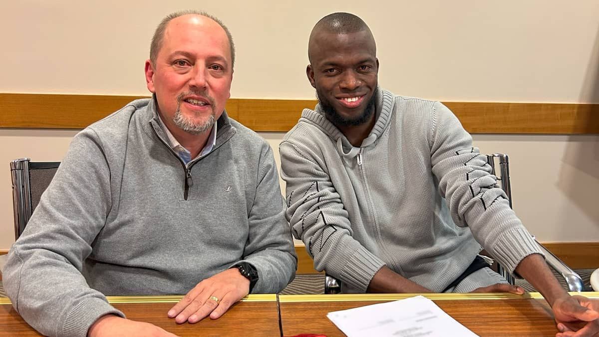Internacional oficializa contratação de Enner Valencia
