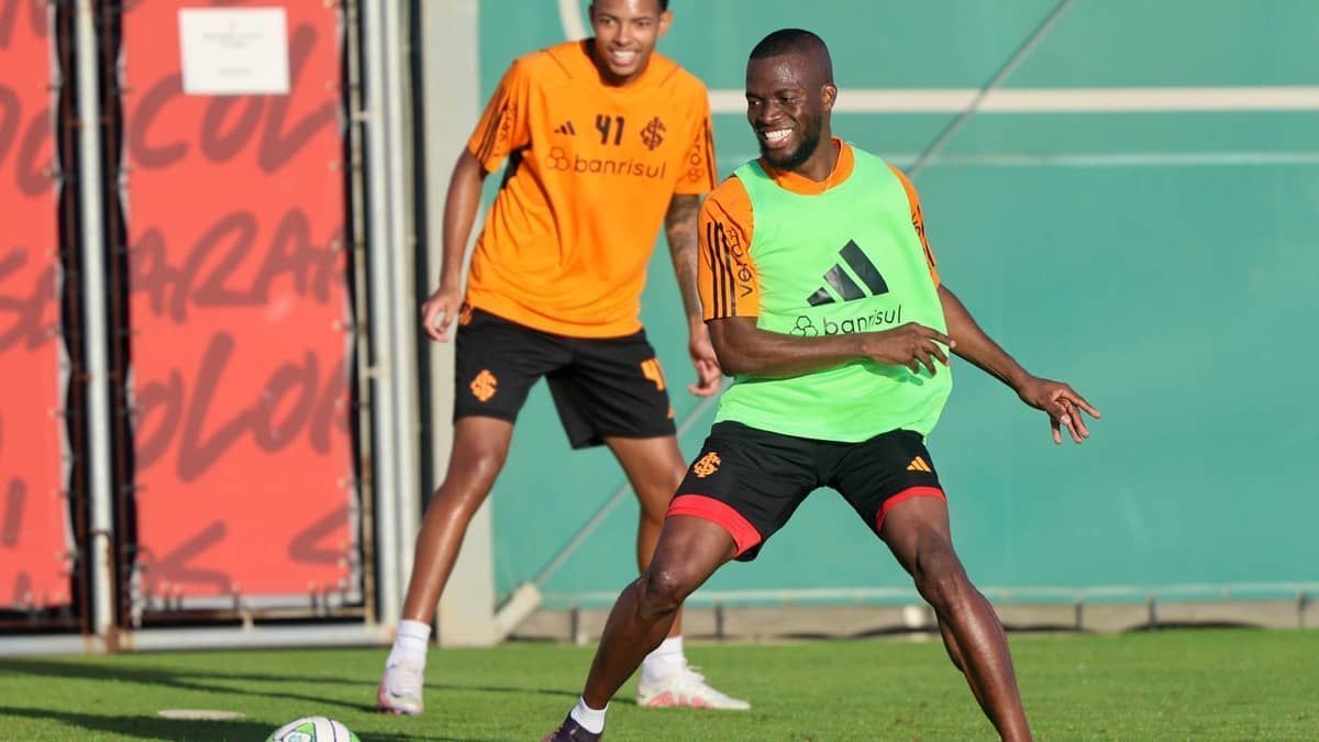 Mano fala sobre estreia de Valencia pelo Inter: 'Ele se sente bem'