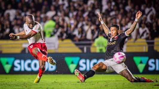 Valencia marcou o segundo gol da vitória colorada em cima do Vasco