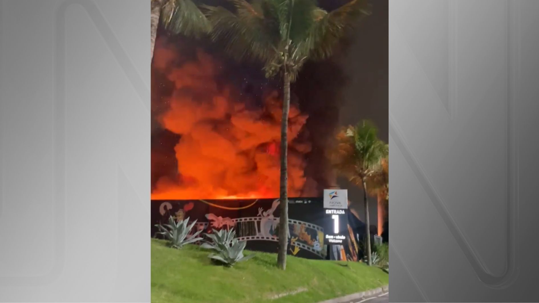 Veja os itens icônicos que estavam na Casa Warner, destruída pelo fogo no RJ