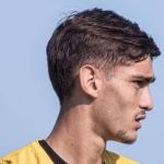 A caminho do Botafogo, centroavante encerra contrato com clube uruguaio