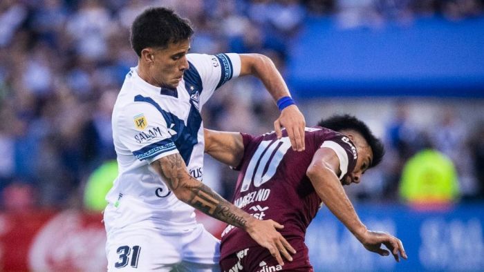 Valentín Gómez em ação pelo Vélez Sarsfield contra o Lanús, em novembro de 2024
