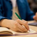 Faculdade terá que indenizar em R$ 7 mil estudante enganado ao fazer matrícula na Grande BH