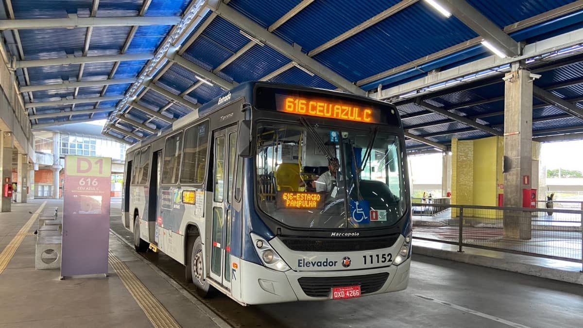 Usuários de ônibus reclamam de valor cobrado para linhas alimentadoras: 'pagar R$ 4,20 para transitar dentro do bairro'
