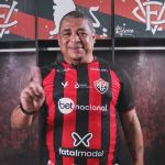 Vitória aumenta espaço e estende contrato com site de acompanhantes
