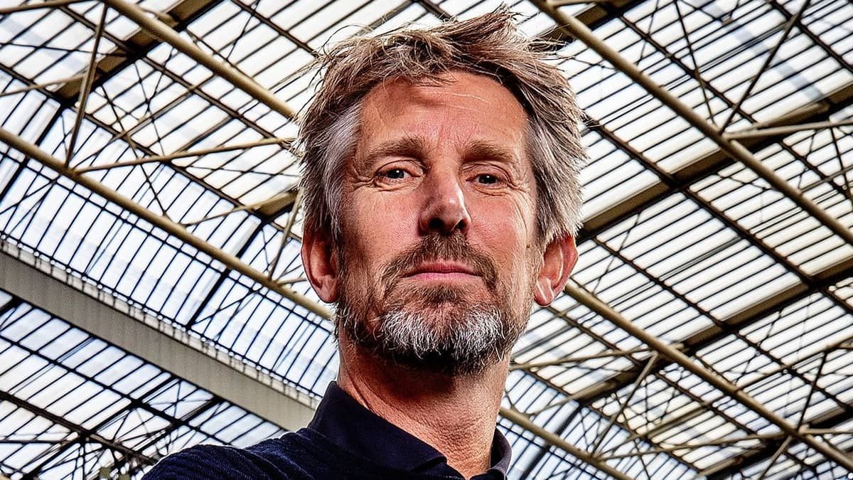 Esposa atualiza quadro de ícone da Seleção Holandesa internado em UTI