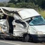 Acidente entre van e carreta interdita BR-262 em Pará de Minas  